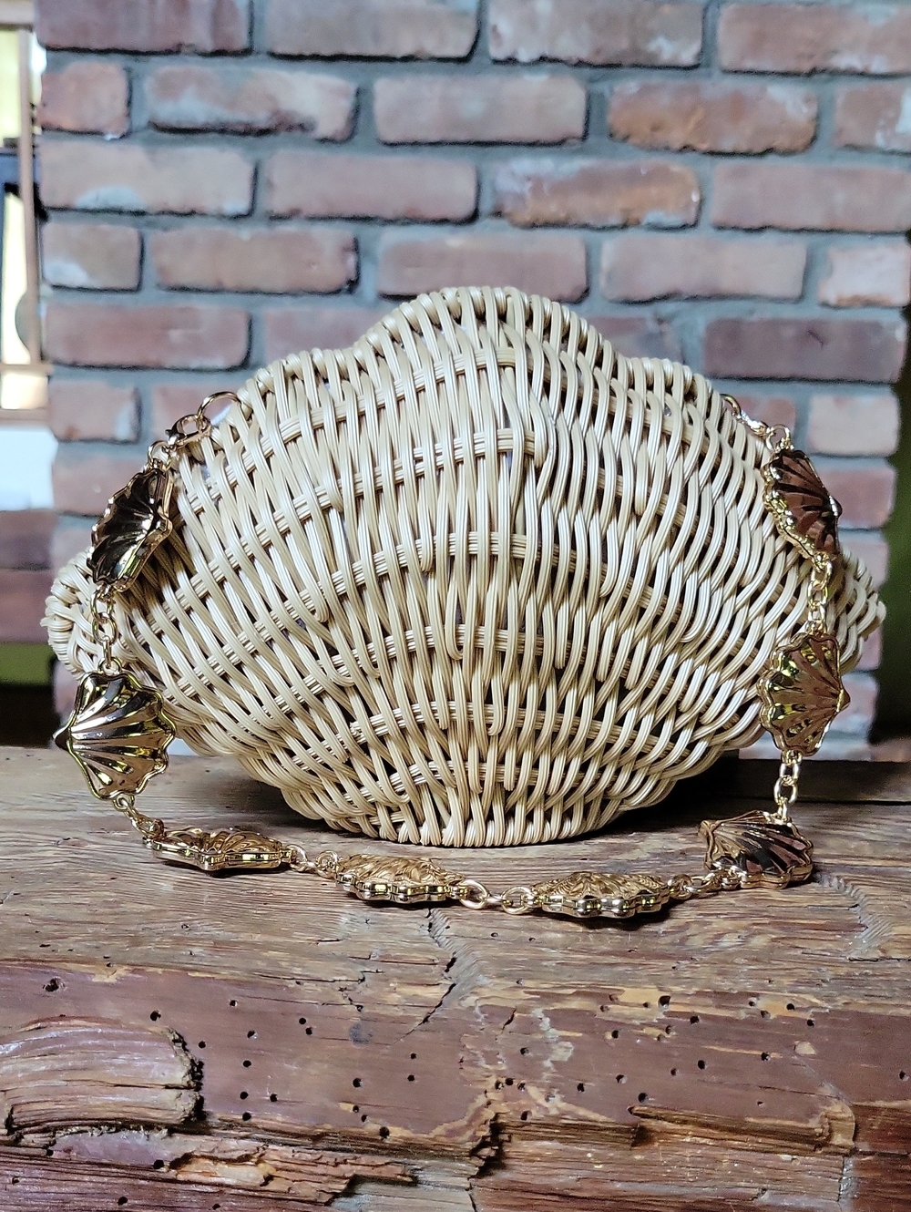 TOMMY BAHAMA VIRAL BEACH SCALLOP SHELL WICKER WOVEN RESORTWEAR HANDBAG - Picture 9 of 10